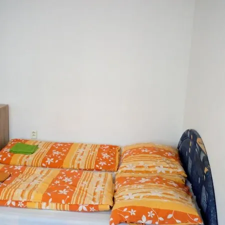 Apartment Orange Nejedleho *